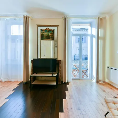 Le Constantin Avec Balcon, Emplacement Privilegie Pour 2 Personnes Dans Le Centre Cannes
