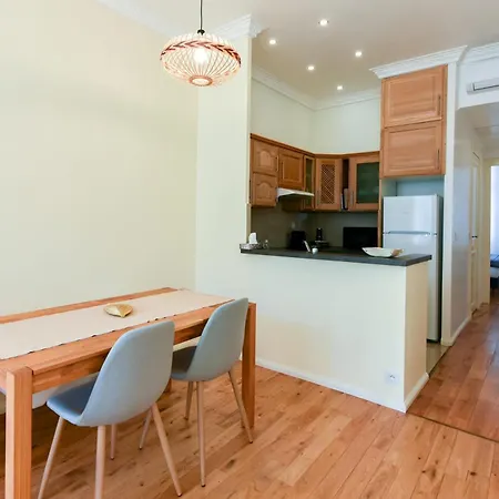 Apartment Le Constantin Avec Balcon, Emplacement Privilegie Pour 2 Personnes Dans Le Centre