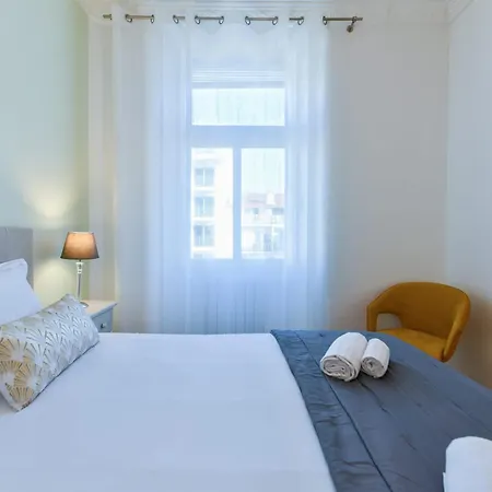 Le Constantin Avec Balcon, Emplacement Privilegie Pour 2 Personnes Dans Le Centre *